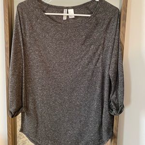 Scoop neck gray tshirt
